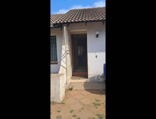 6 BEDROOM HOUSE FOR SALE IN BLOUBOSRAND